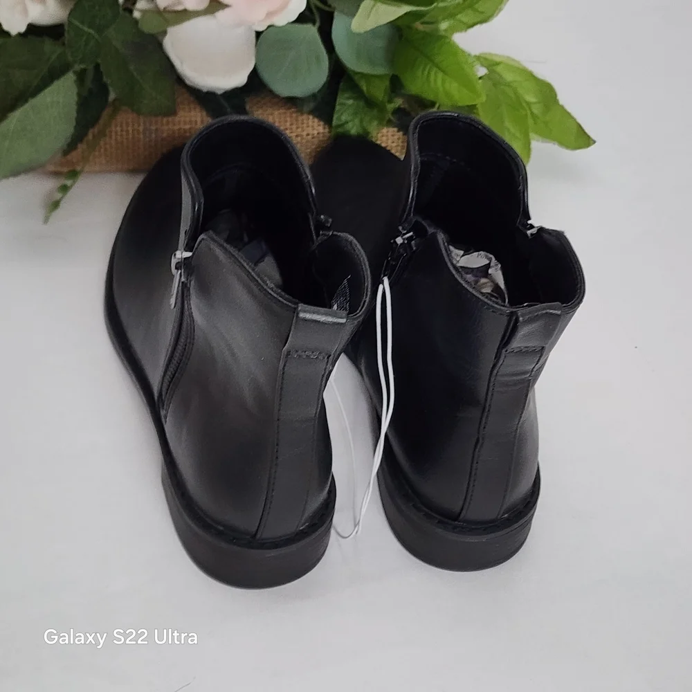 Time and Tru Black Ankle Booties with White Laces - Picture 5 of 6